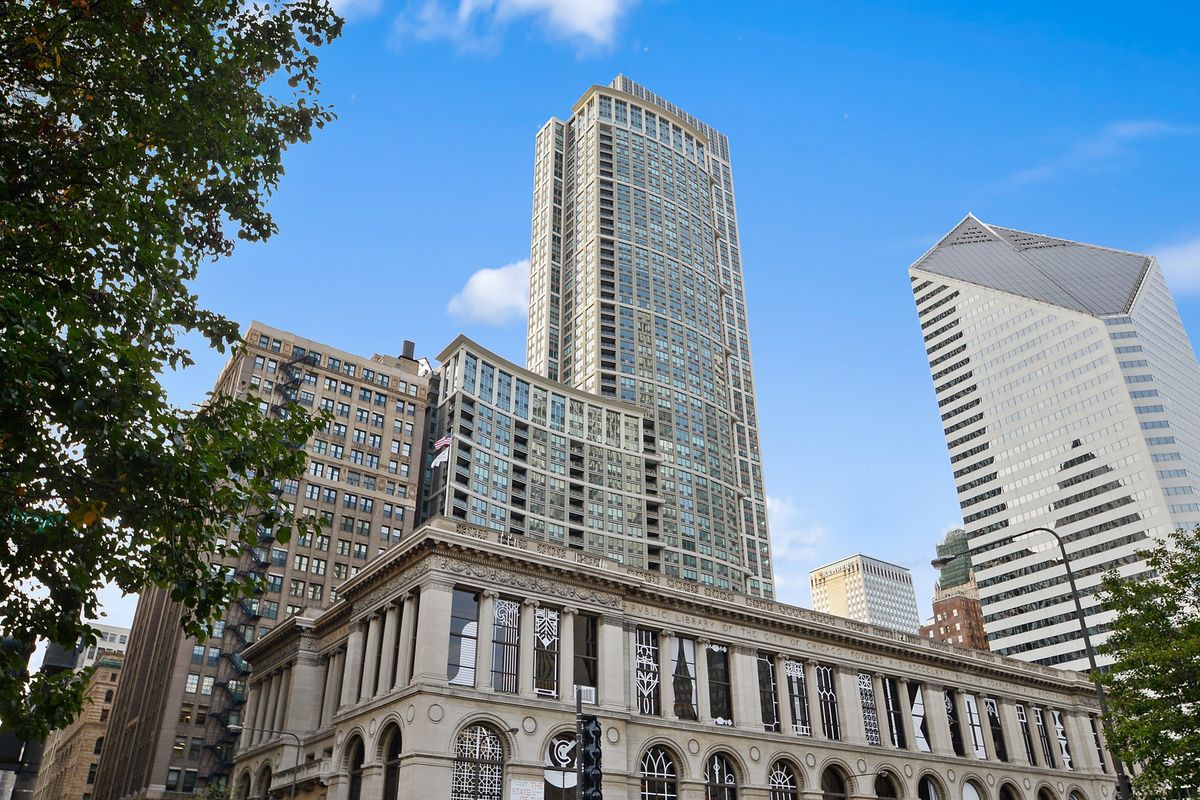 130 Garland Court, Chicago, IL 60602