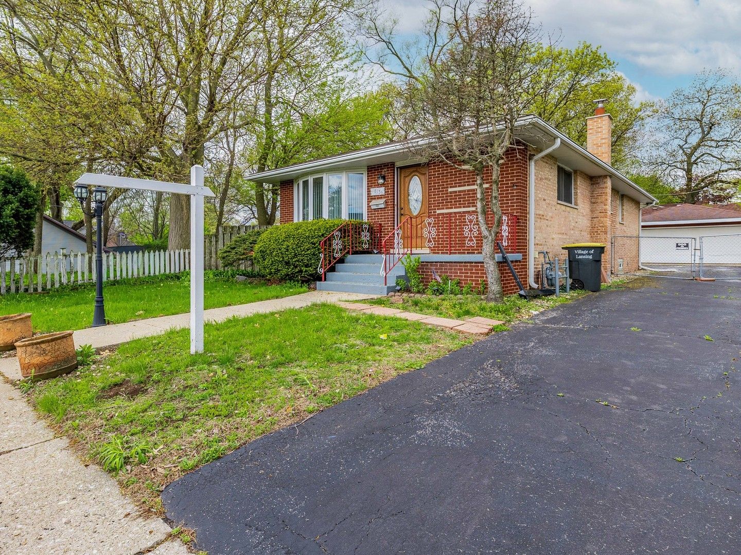 18136 Oakwood Avenue — Lansing, IL 60438