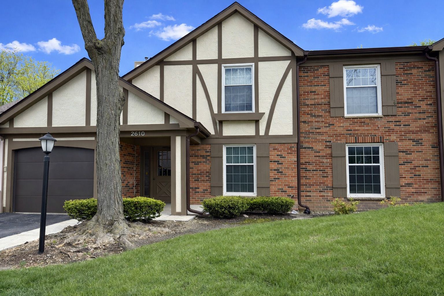 2610 Northampton Drive #B1 — Rolling Meadows, IL 60008
