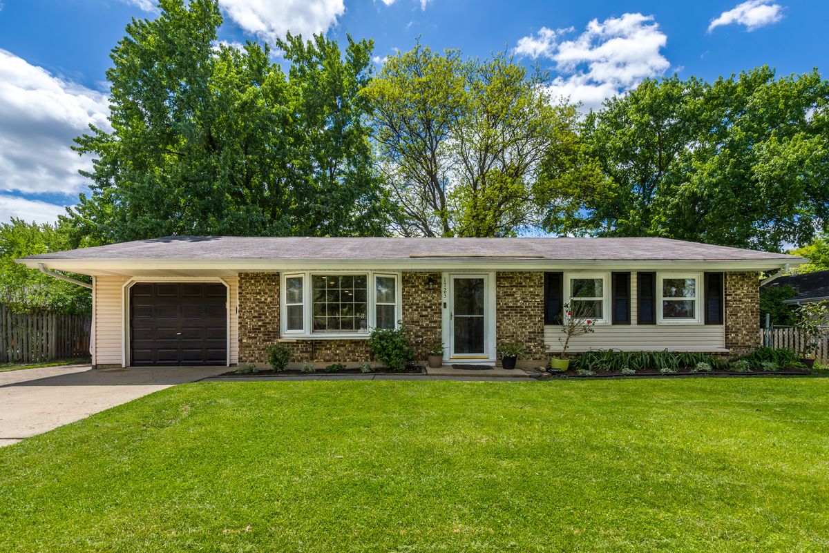 1723 Hartmann Drive, Schaumburg, IL 60193