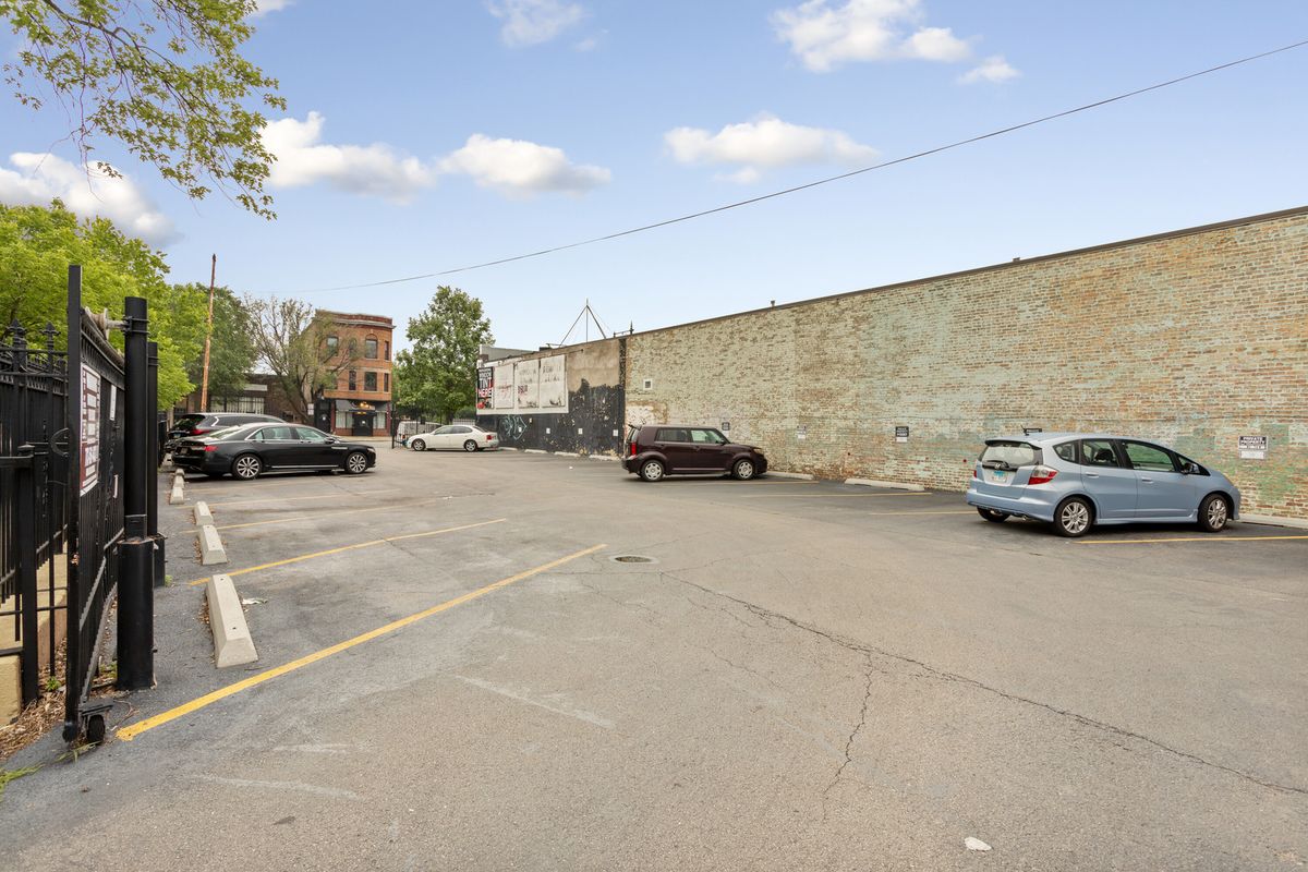 3273 Fullerton Avenue, Chicago, IL 60647