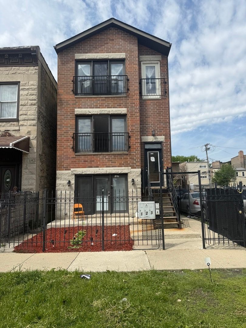 1114 Albany Avenue, Chicago, IL 60612
