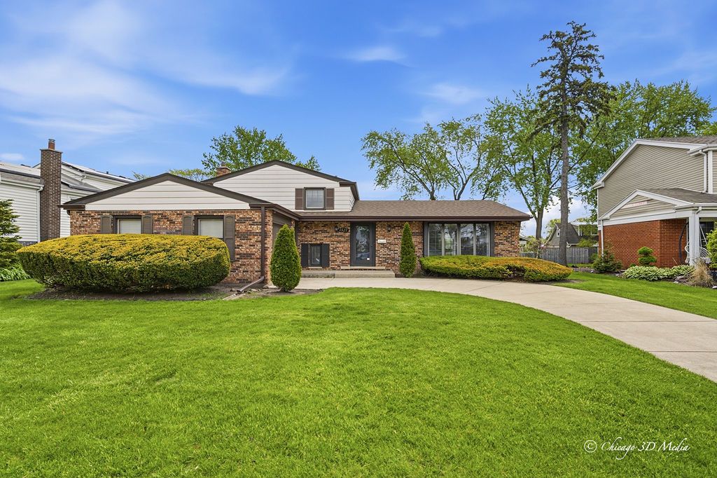 1527 Chesterfield Drive, Arlington Heights, IL 60005