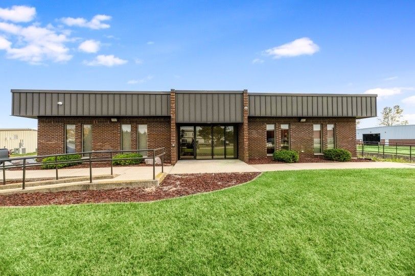 9325 Gulfstream Road, Frankfort, IL 60423