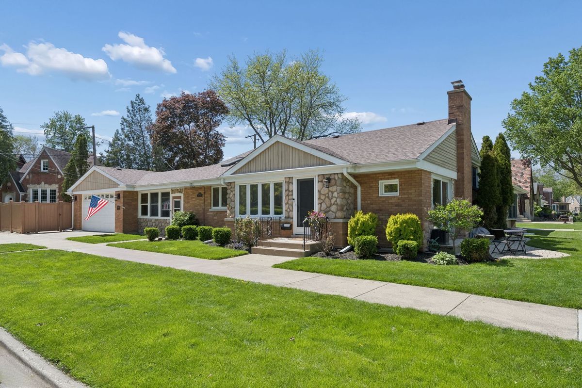 6340 Indian Road, Chicago, IL 60646