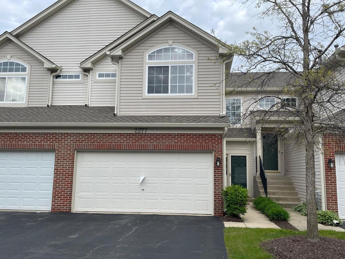 2277 Stoughton Drive, Aurora, IL 60502