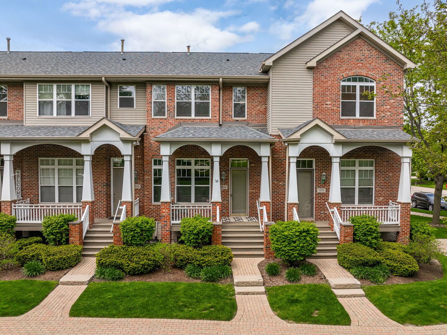 1103 LONGWOOD Drive — Lisle, IL 60532