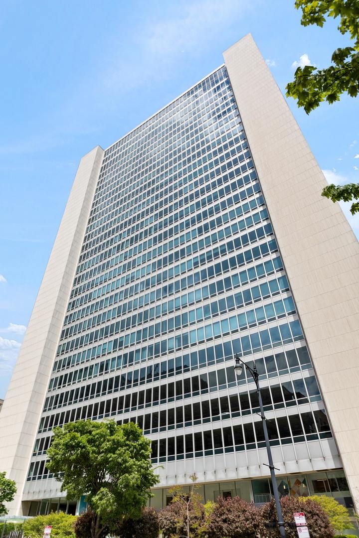 500 SUPERIOR Street, Chicago, IL 60654