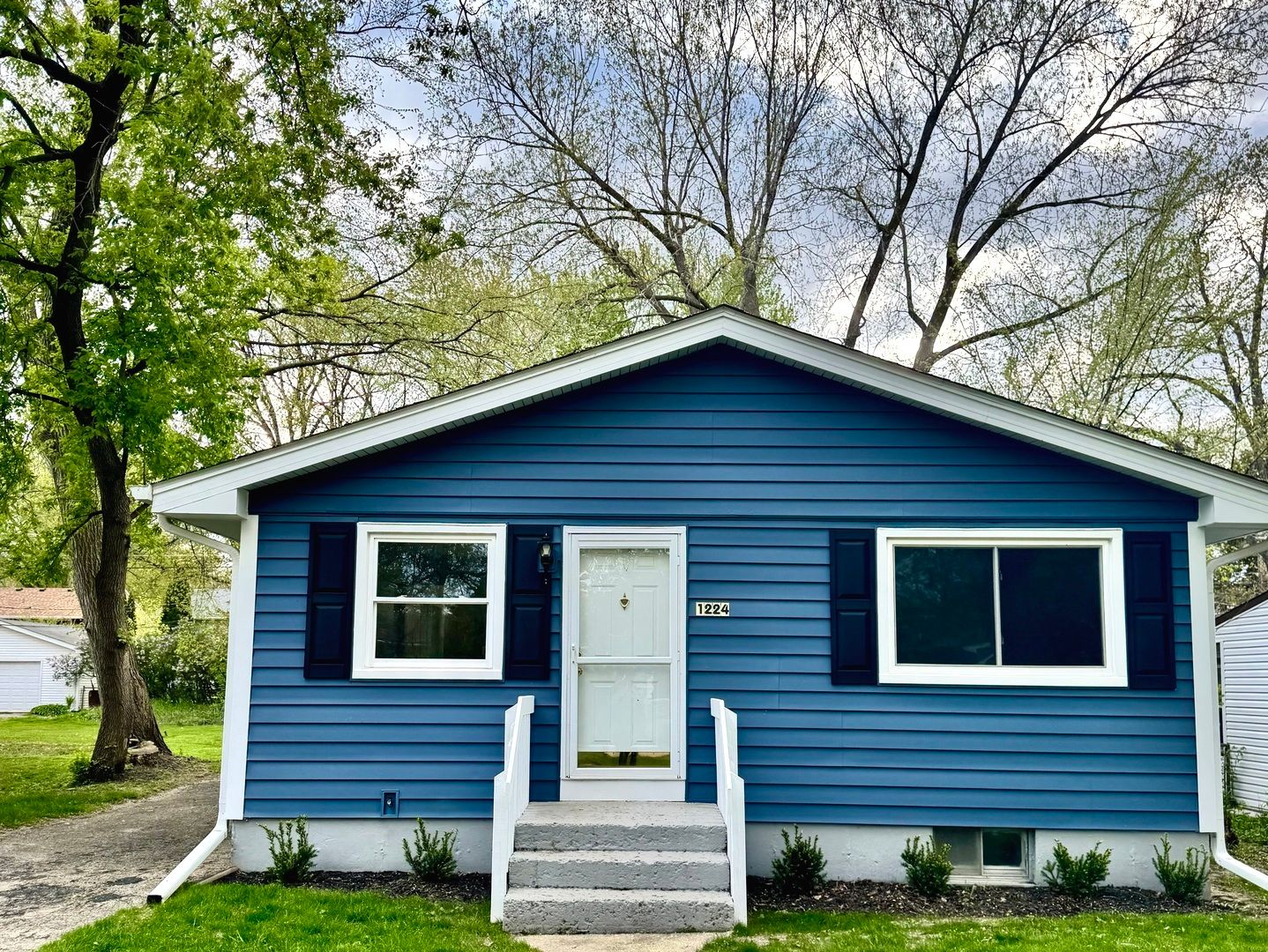 1224 Landon Avenue — Winthrop Harbor, IL 60096