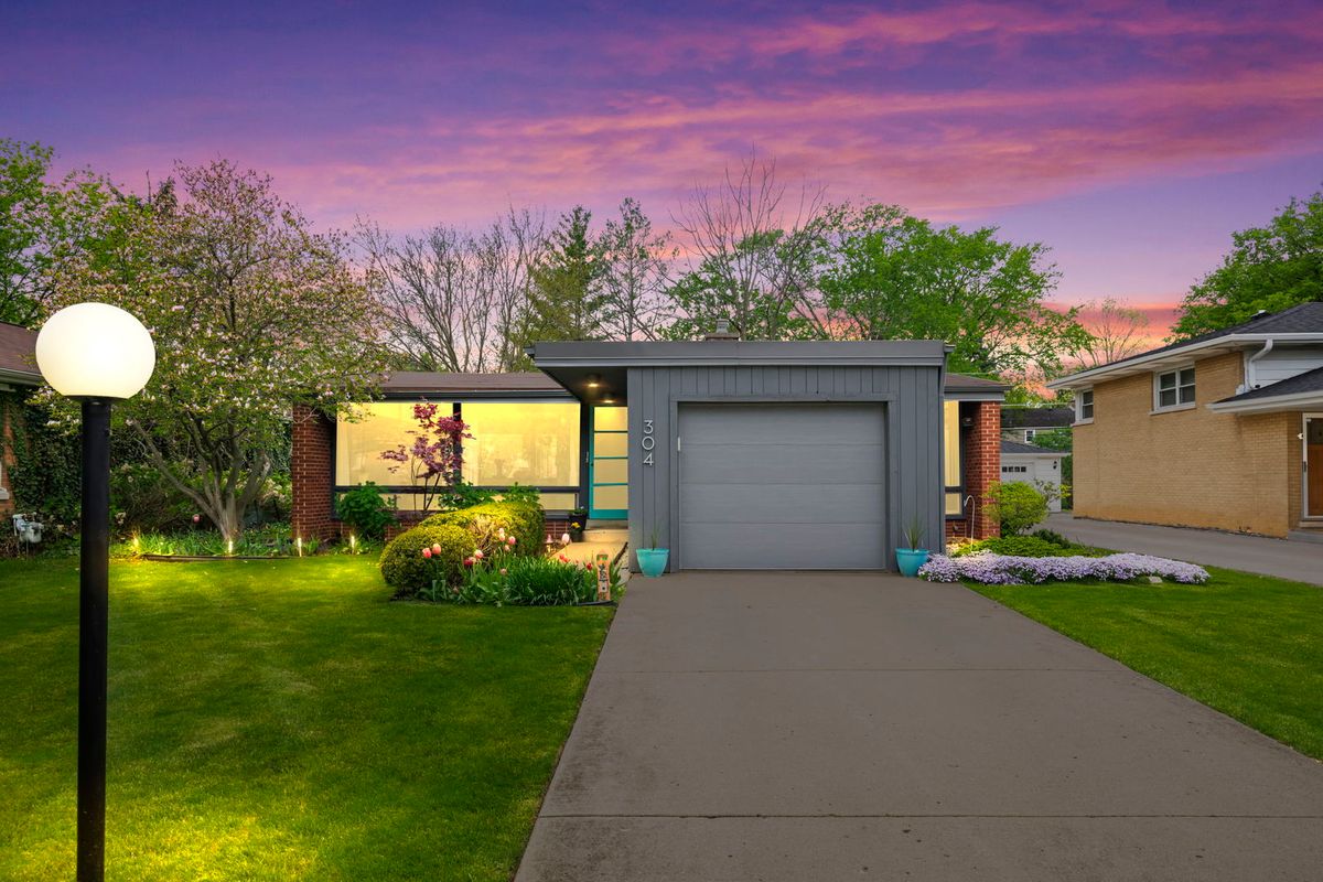 304 Mount Prospect Road, Mount Prospect, IL 60056