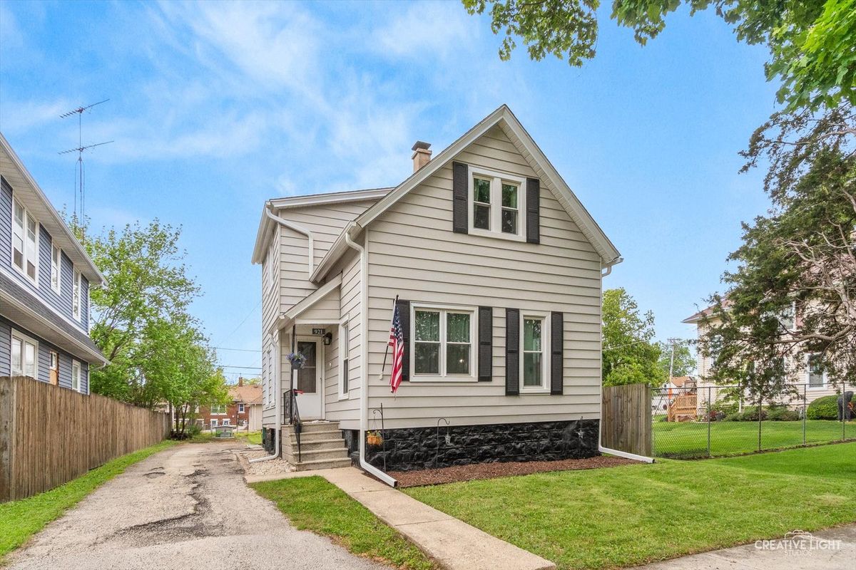 921 Clement Street, Joliet, IL 60435