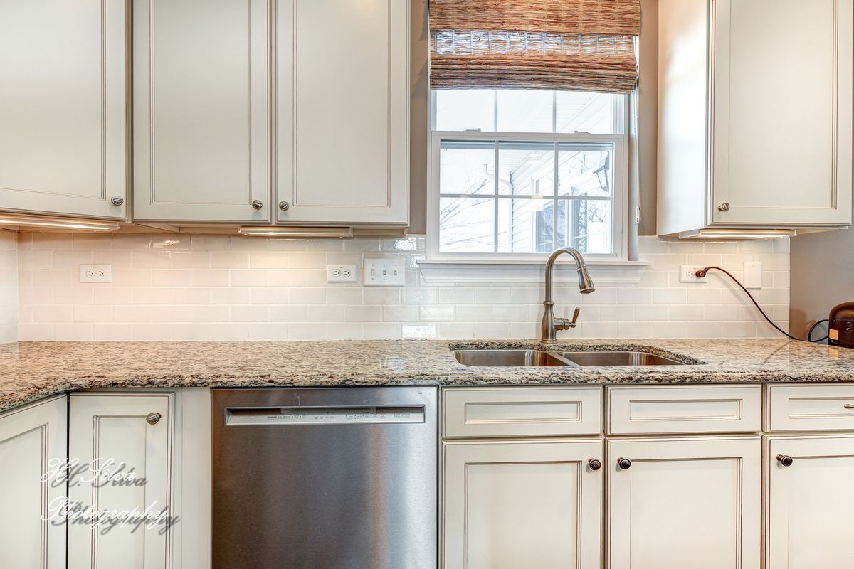 1403 Karen Drive, West Dundee, IL 60118