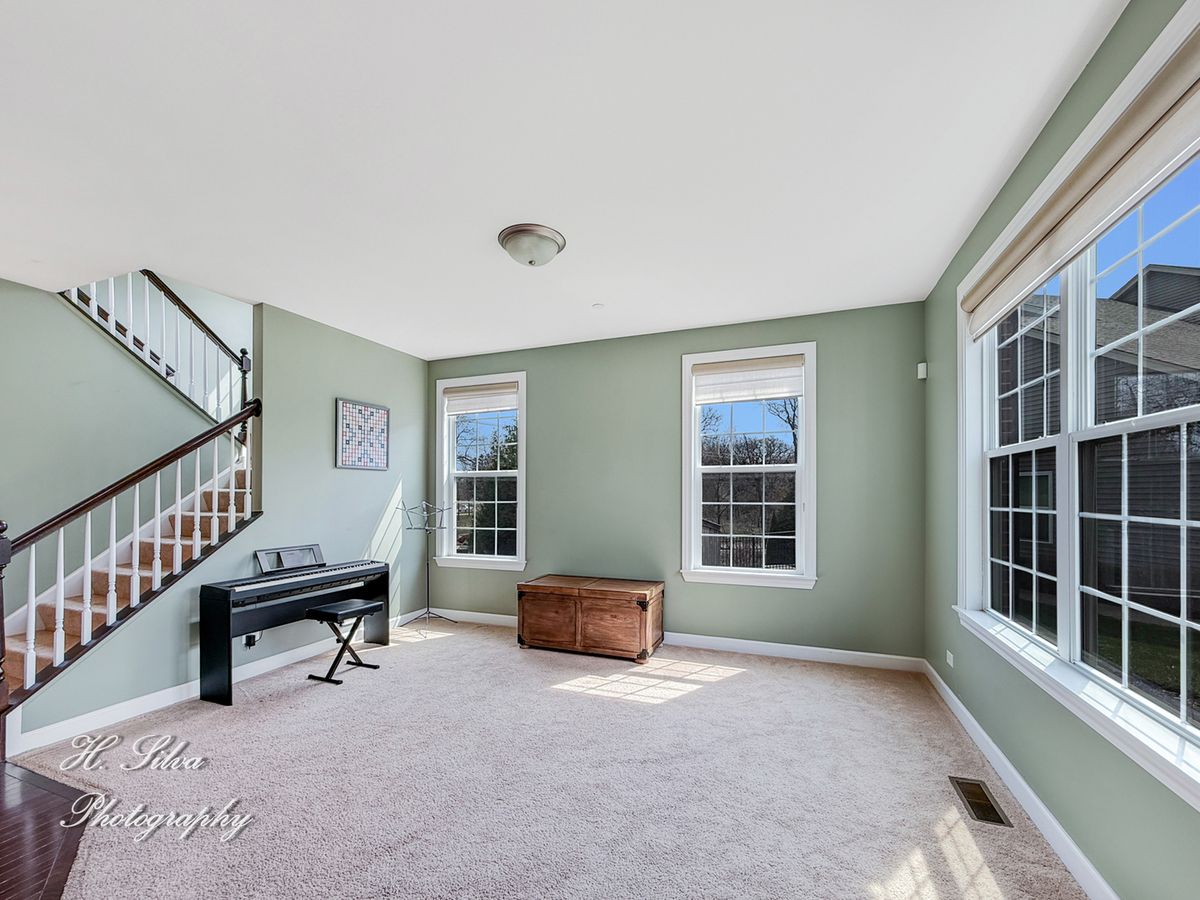 1403 Karen Drive, West Dundee, IL 60118