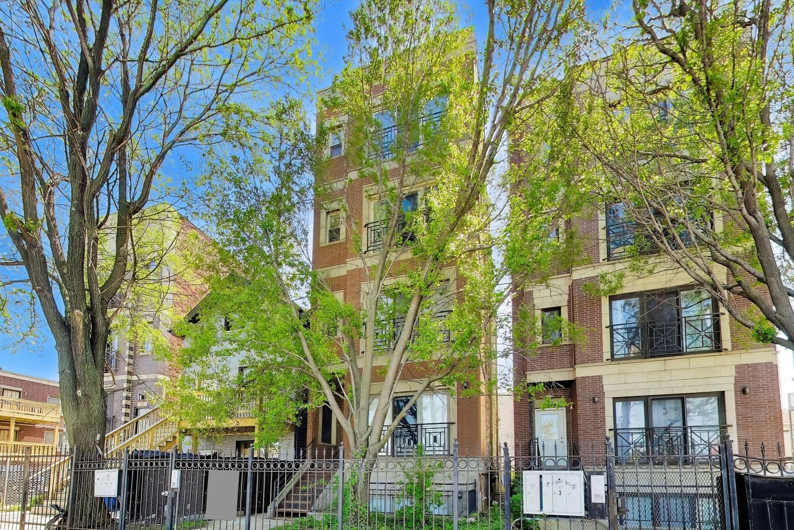 2519 W Congress Parkway #3 — Chicago, IL 60612
