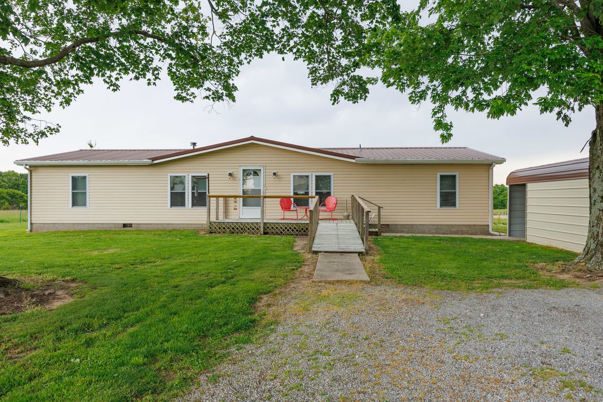 1692 County Road 315 E, Johnsonville, IL 62850