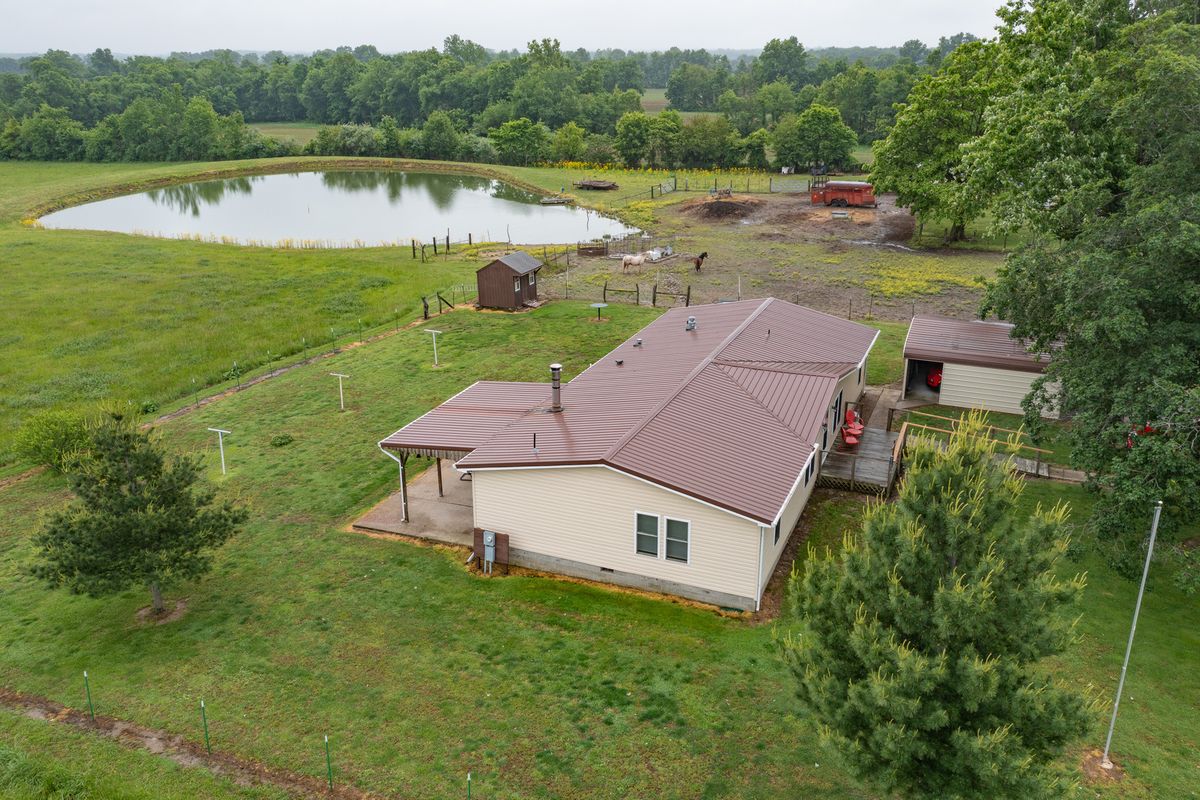 1692 County Road 315 E, Johnsonville, IL 62850