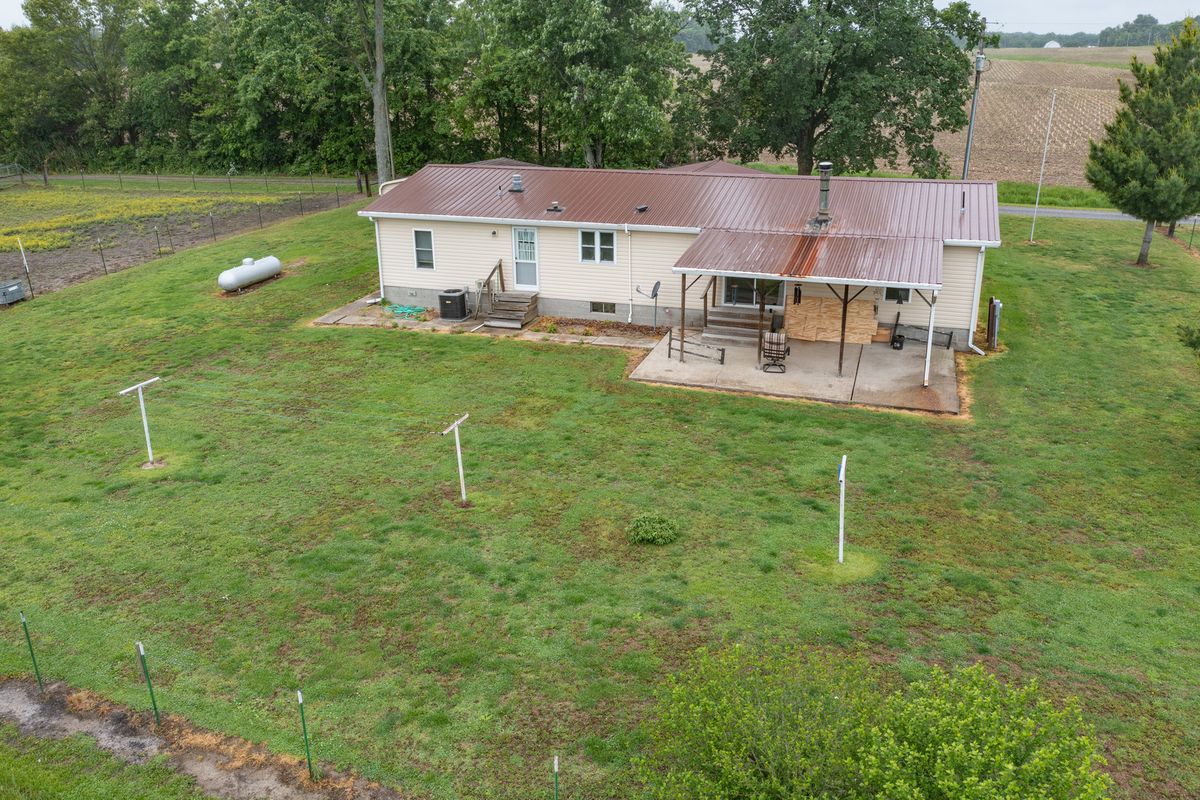1692 County Road 315 E, Johnsonville, IL 62850