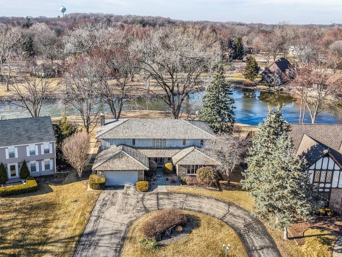 9 Buckingham Drive, Sugar Grove, IL 60554