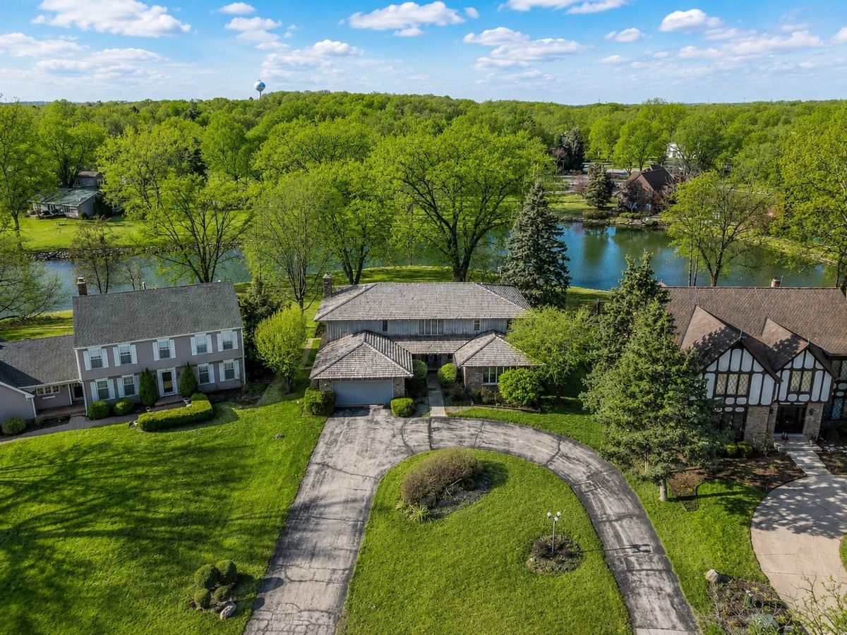 9 Buckingham Drive, Sugar Grove, IL 60554