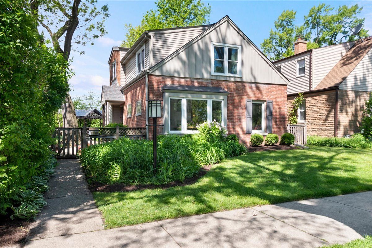 6850 N LOWELL Avenue — Lincolnwood, IL 60712