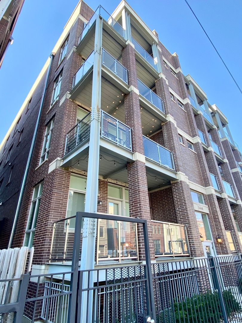 2442 Clybourn Avenue, Chicago, IL 60614