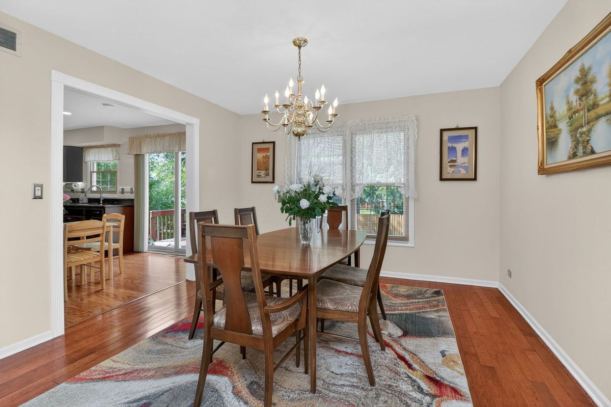 337 W SCARBOROUGH Court, Bloomingdale, IL 60108