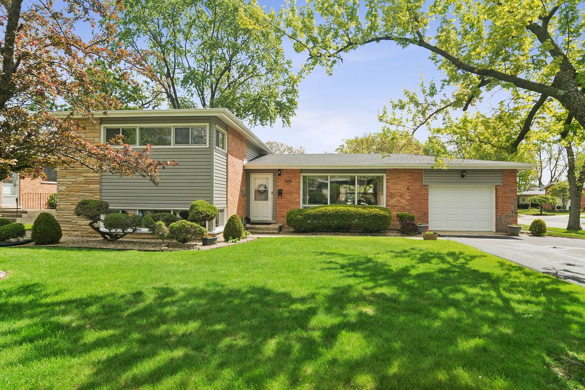 555 Cedar Street, Palatine, IL 60067