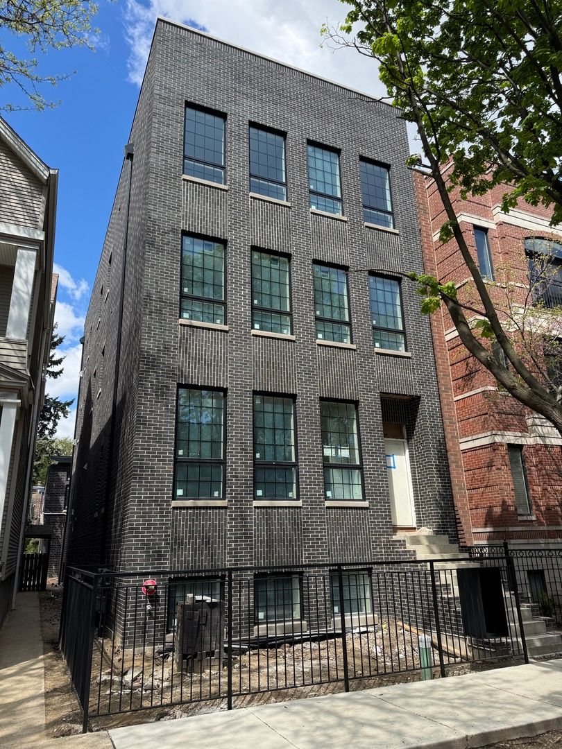 3820 N Damen Avenue #2 — Chicago, IL 60618