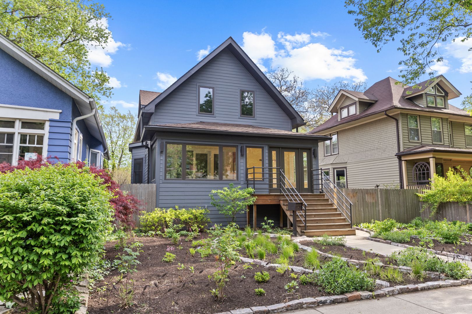 2125 W Greenleaf Avenue — Chicago, IL 60645