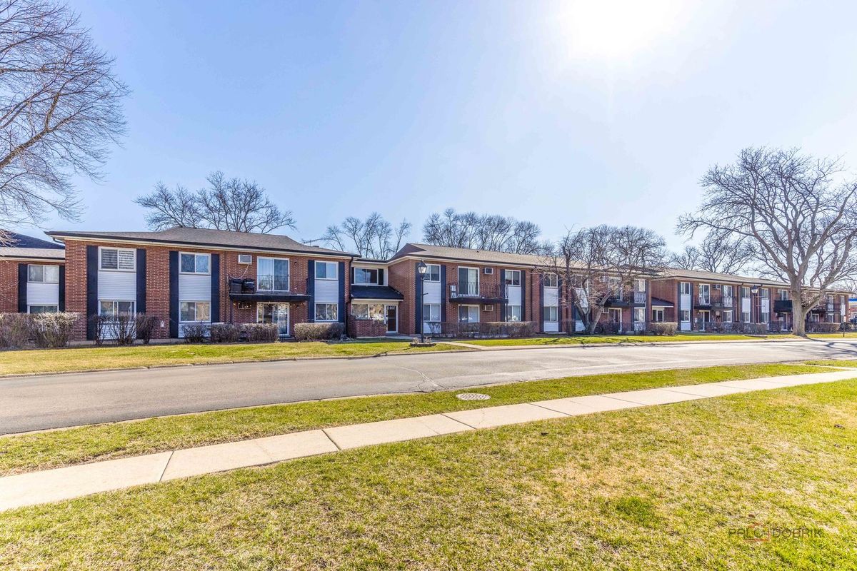2407 Brandenberry Court, Arlington Heights, IL 60004