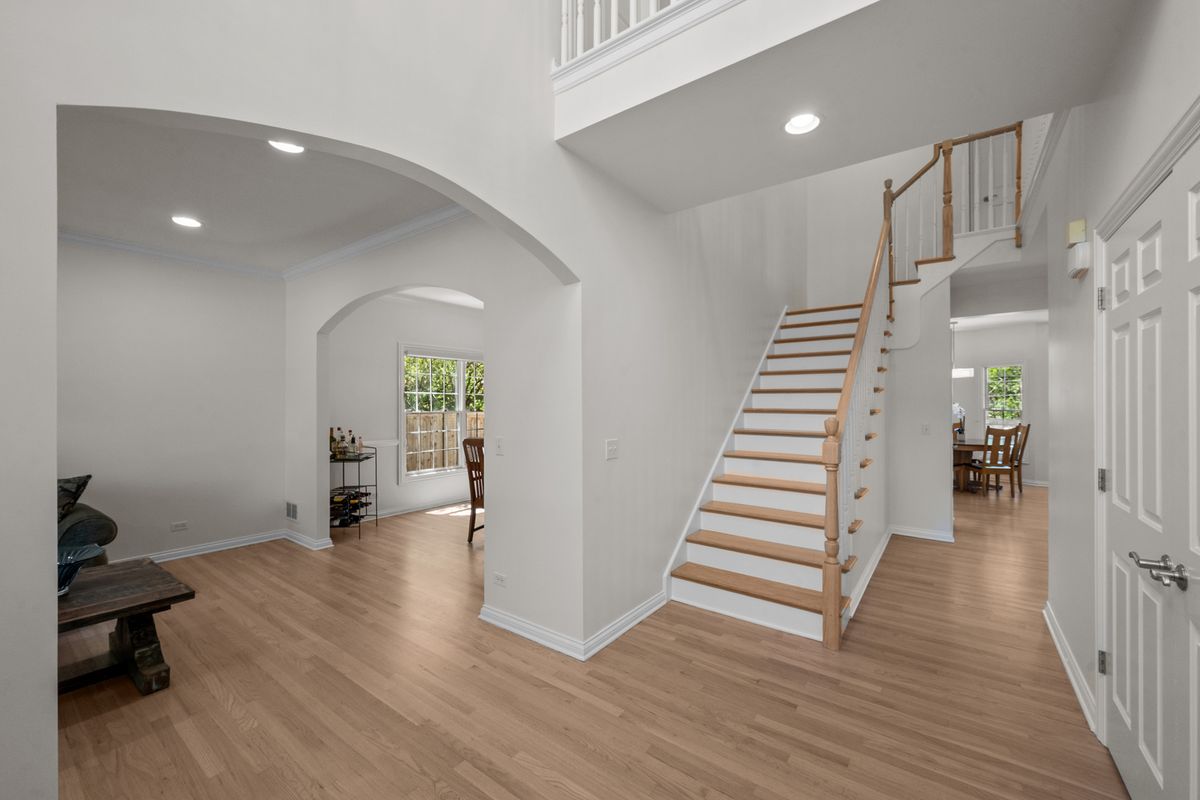 1114 Oxford Road, Deerfield, IL 60015