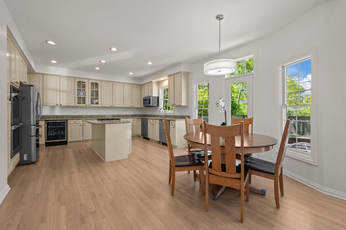 1114 Oxford Road, Deerfield, IL 60015