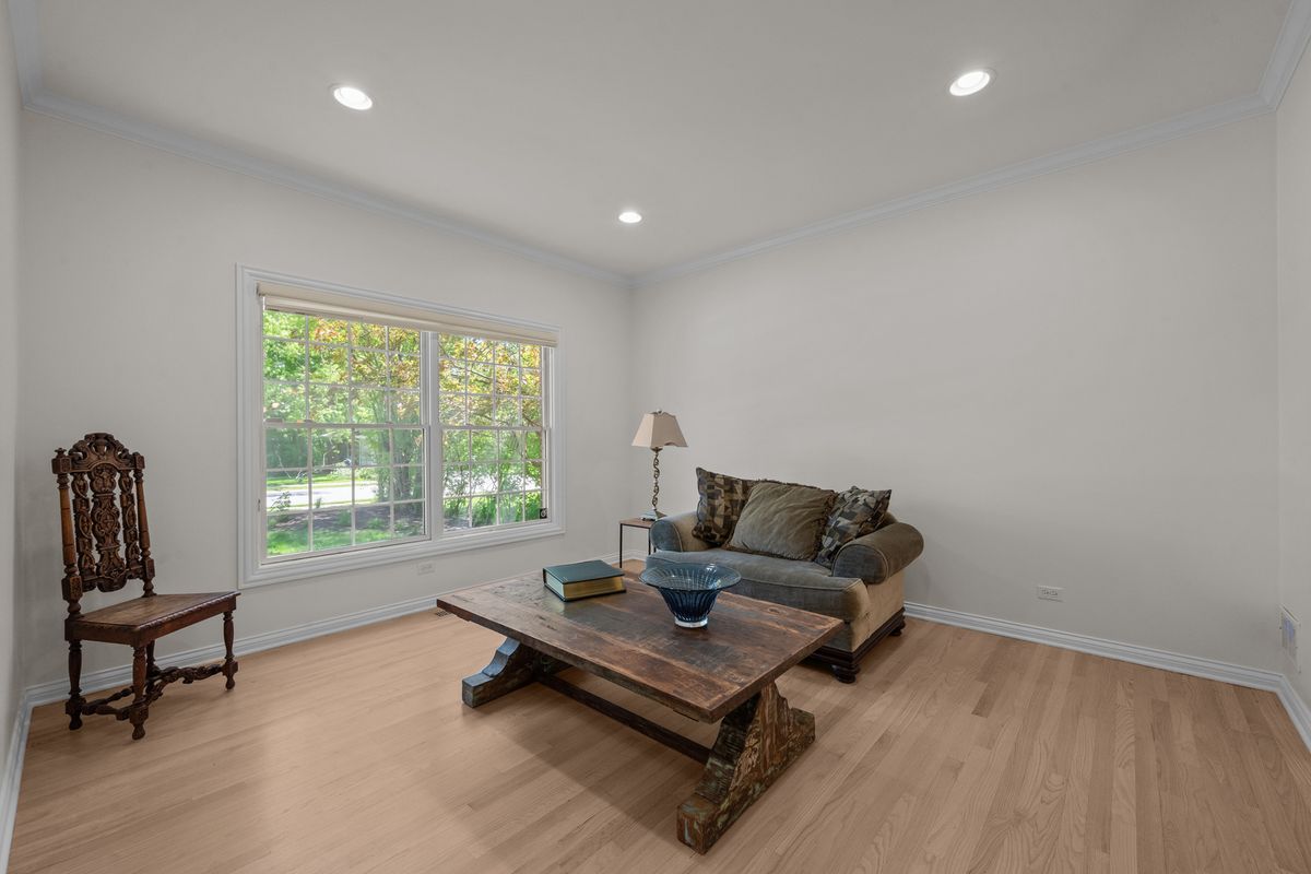 1114 Oxford Road, Deerfield, IL 60015