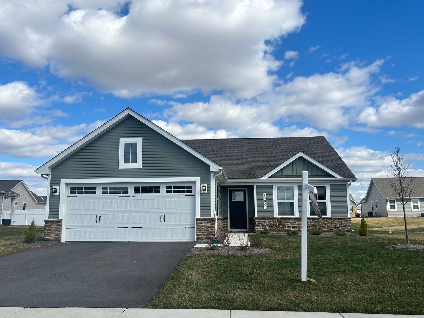 1237 Marigold Lane — Hampshire, IL 60140