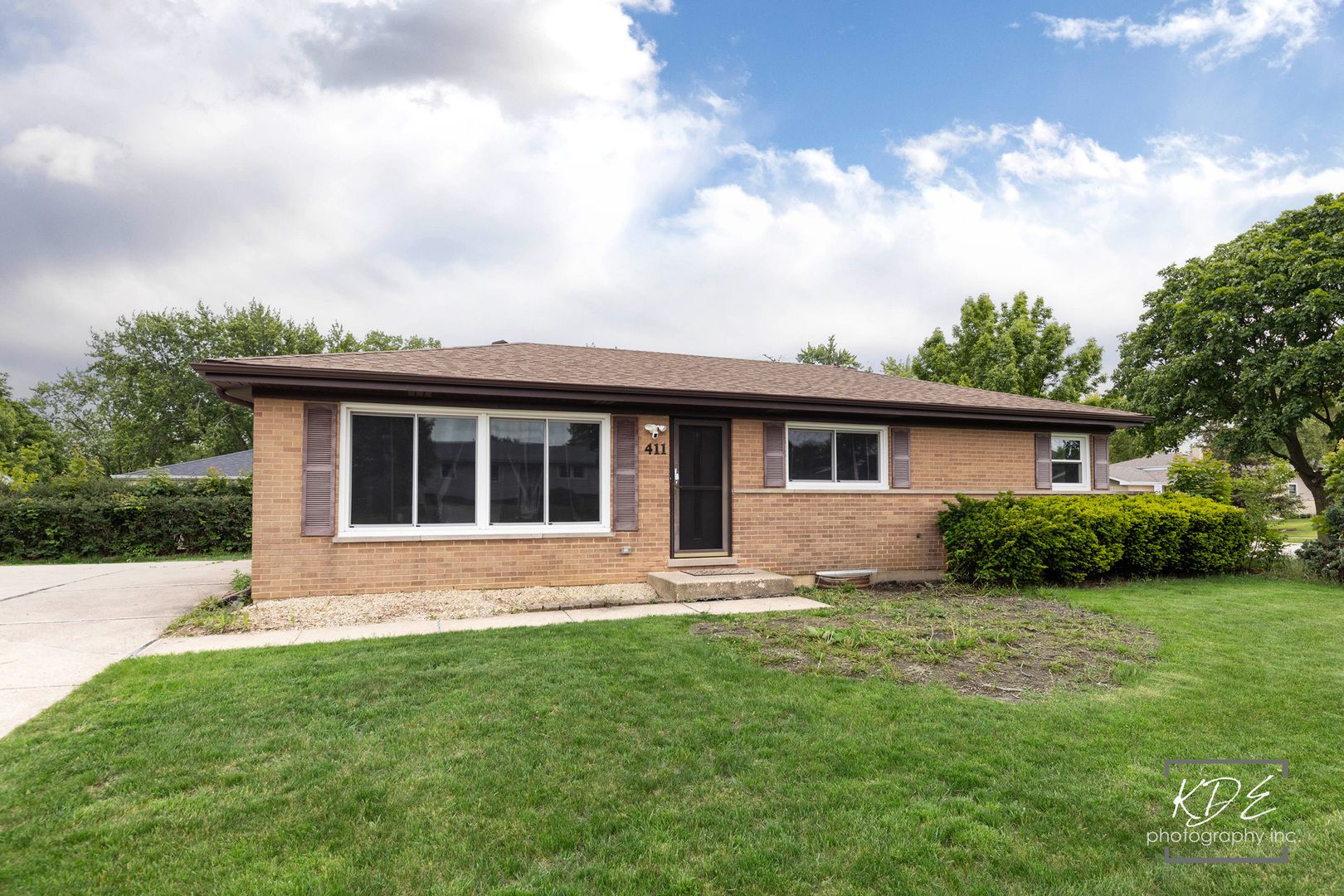 411 E Weathersfield Way — Schaumburg, IL 60193