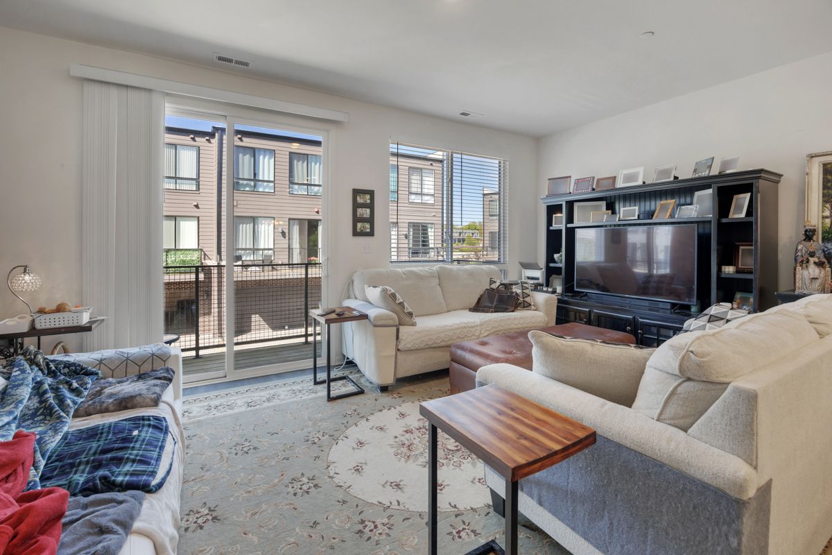 1308 Catalina Court, Schaumburg, IL 60173