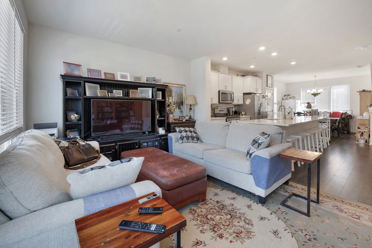 1308 Catalina Court, Schaumburg, IL 60173