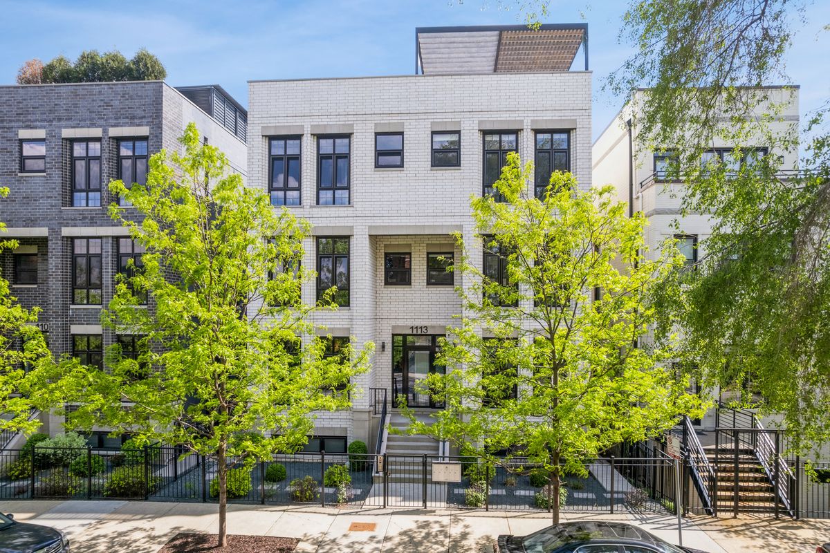 1113 CHESTNUT Street, Chicago, IL 60642