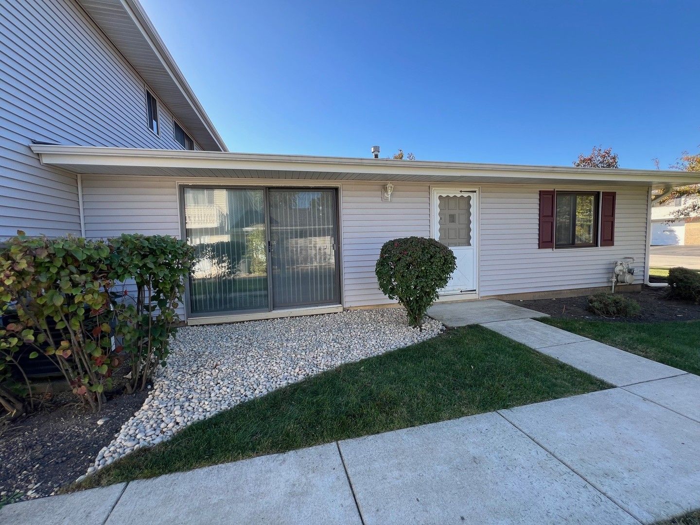 102 Tonset Court #102 — Schaumburg, IL 60193