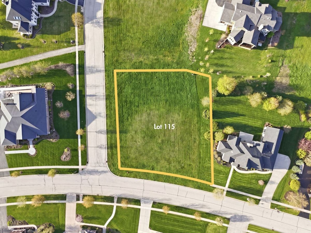 247 Merry Oaks Drive, Sycamore, IL 60178