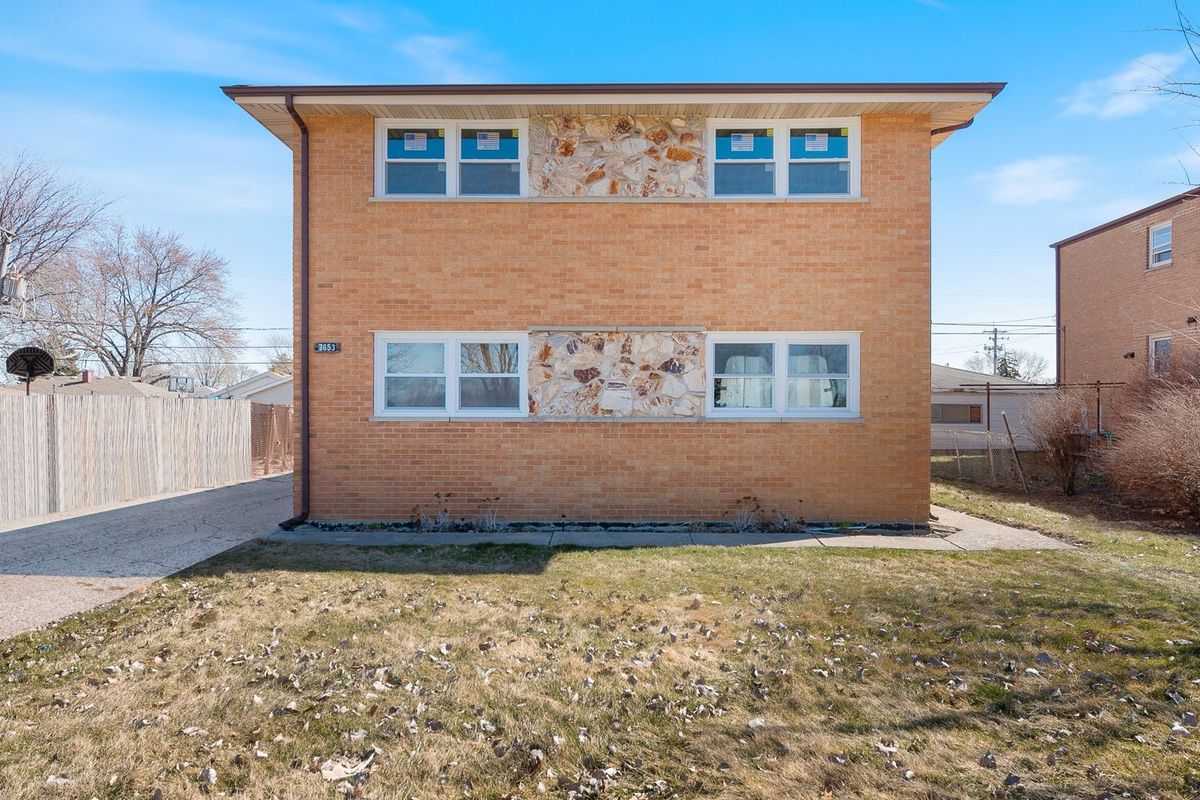 7653 Roberts Road, Bridgeview, IL 60455