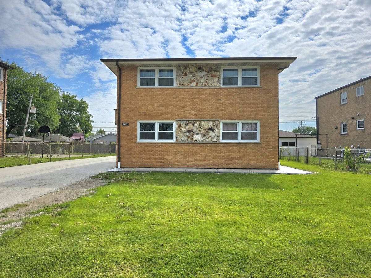 7653 Roberts Road, Bridgeview, IL 60455