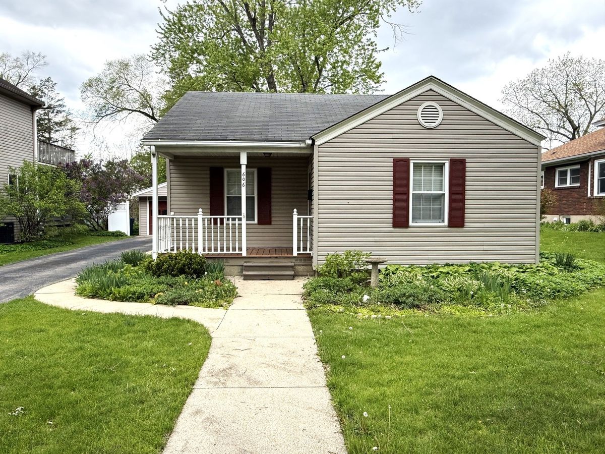 606 3rd Street, West Dundee, IL 60118