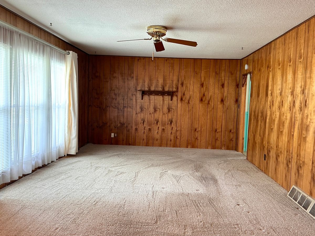 106 S George Street, Hurst, IL 62949