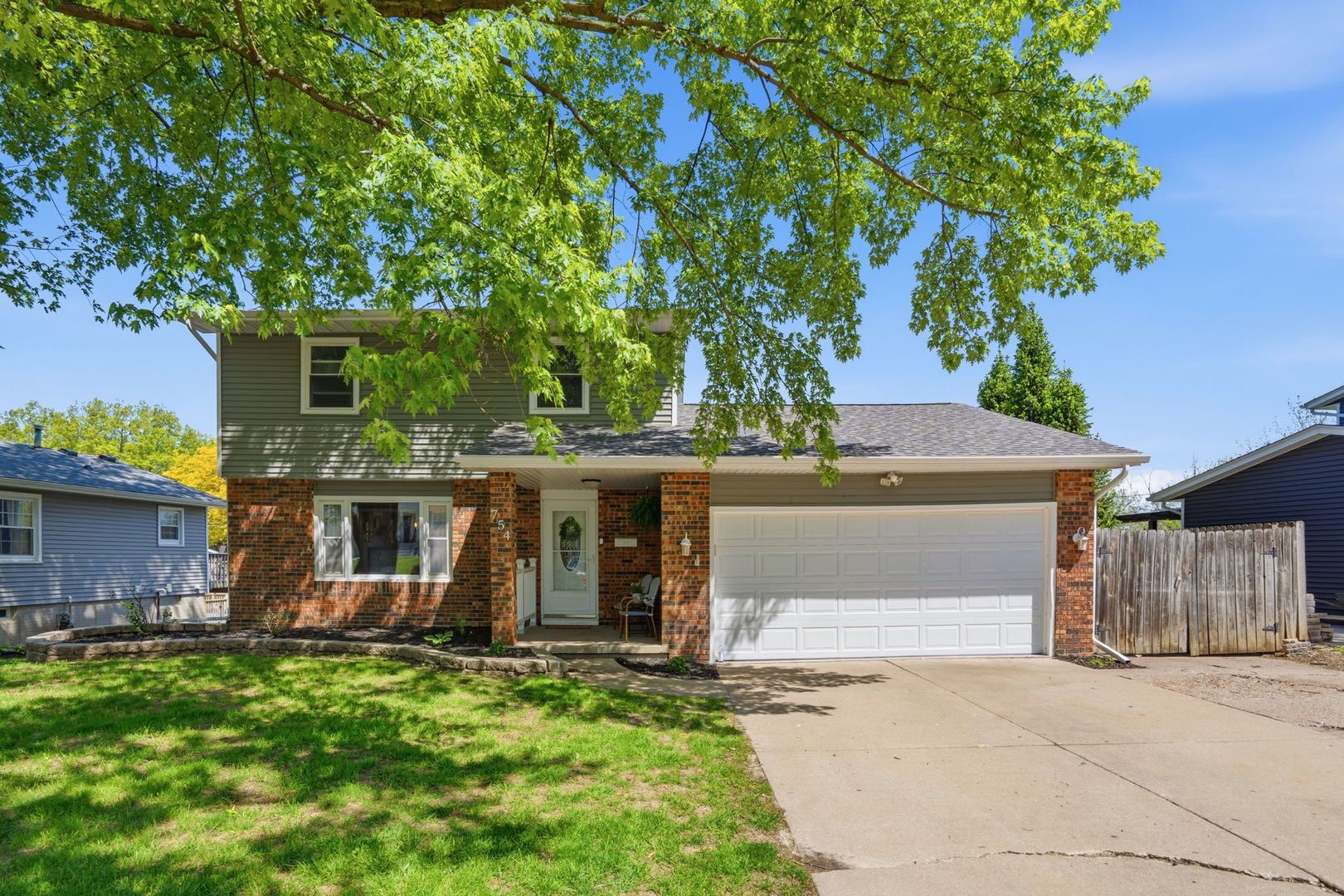 754 COLONY Drive — Davenport, IA 52806