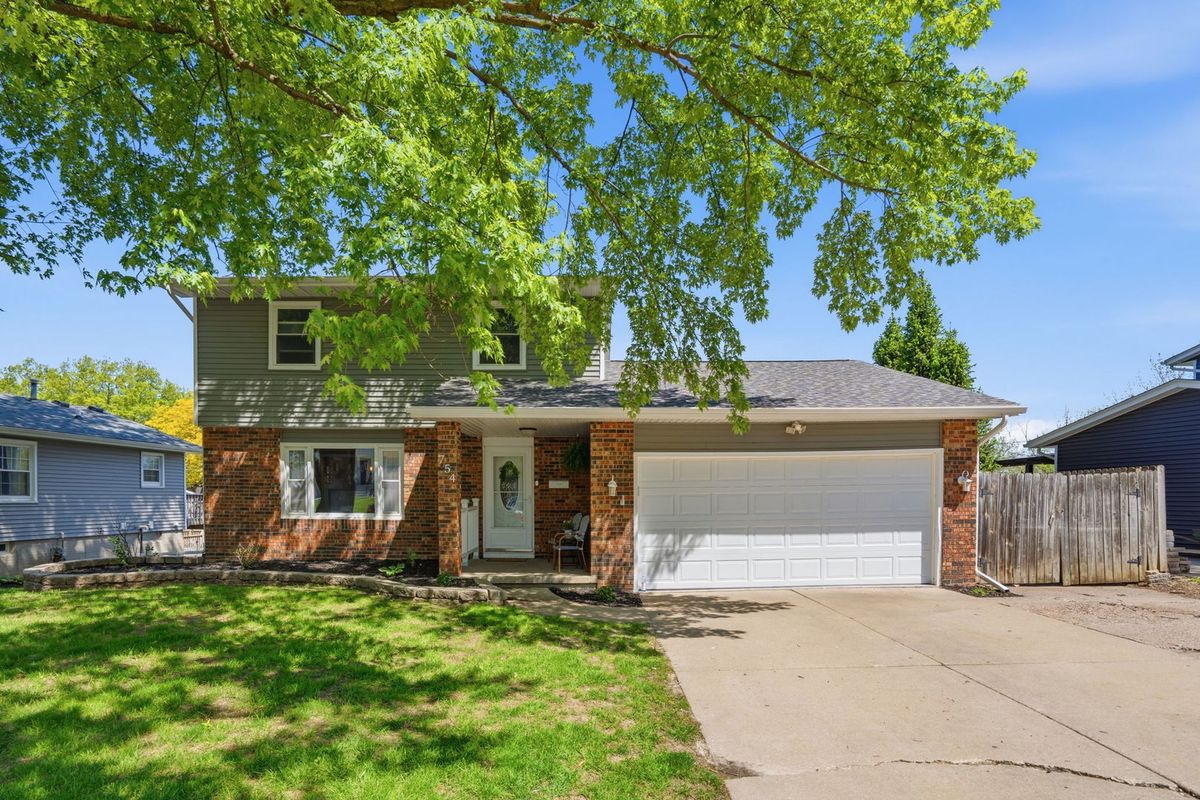 754 COLONY Drive, Davenport, IA 52806