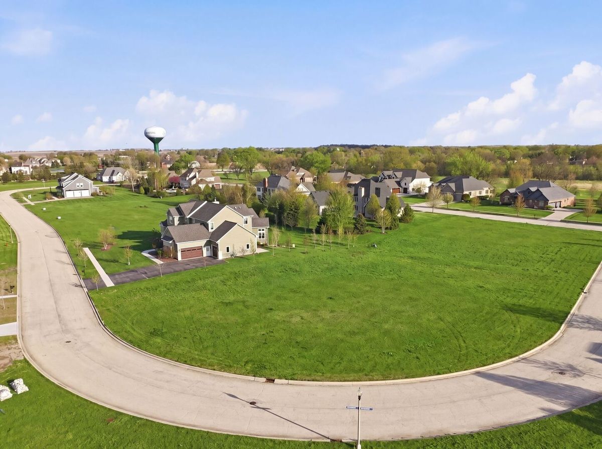 1716 Tewksberry Drive, Sycamore, IL 60178