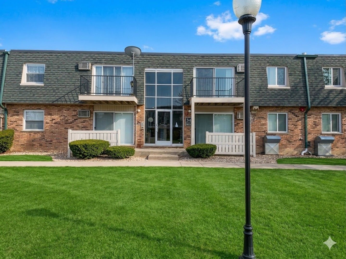 9954 S 84th Terrace #109 — Palos Hills, IL 60465
