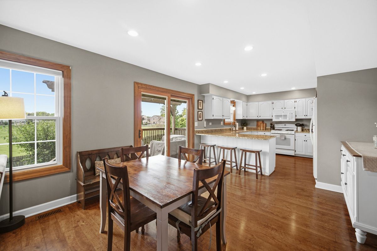 1188 Brookstone Drive, Carol Stream, IL 60188