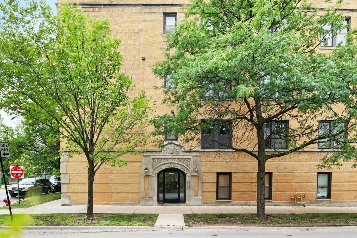 6148 Ravenswood Avenue, Chicago, IL 60660
